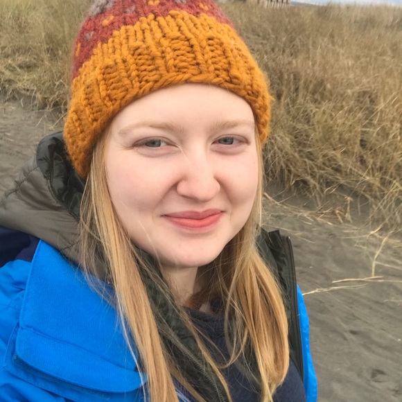 Meet your posher! 👩🏼‍🏫🐶🗺🌊🖼📝🎹 - Picture 5 of 6